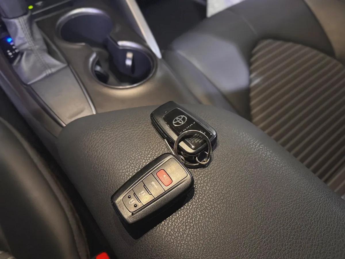 CAMRY SE / 23,000 Km / FULL OPTION / 3 YEARS WARRANTY-17-17