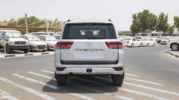 Toyota Land Cruiser (LHD) TOYOTA LAND CRUISER LC300 VXR 3.3D AT MY2025 – SILVER