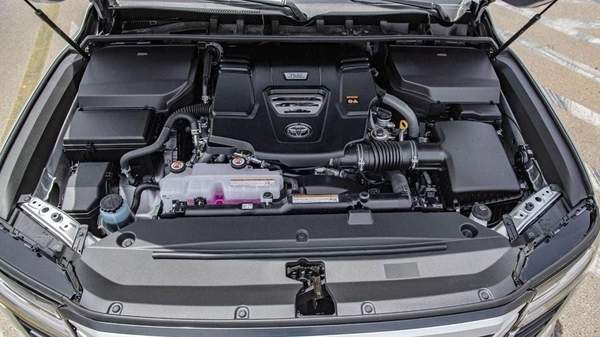 Toyota Land Cruiser (LHD) TOYOTA LAND CRUISER LC300 VXR 3.3D AT MY2025 – SILVER