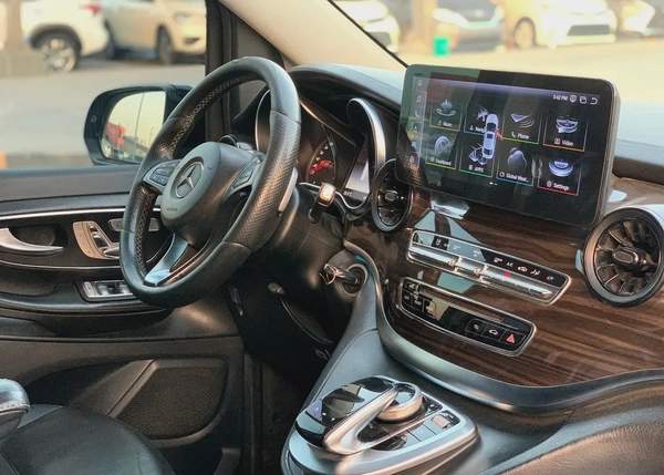 Mercedes-Benz V250 | Model 2020 | 6 Seater | GCC Specs