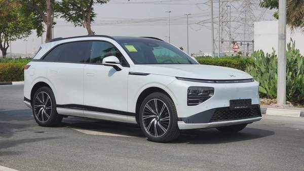 XPENG G9 (White Orange)