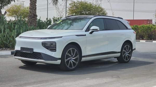 XPENG G9 (White Orange)