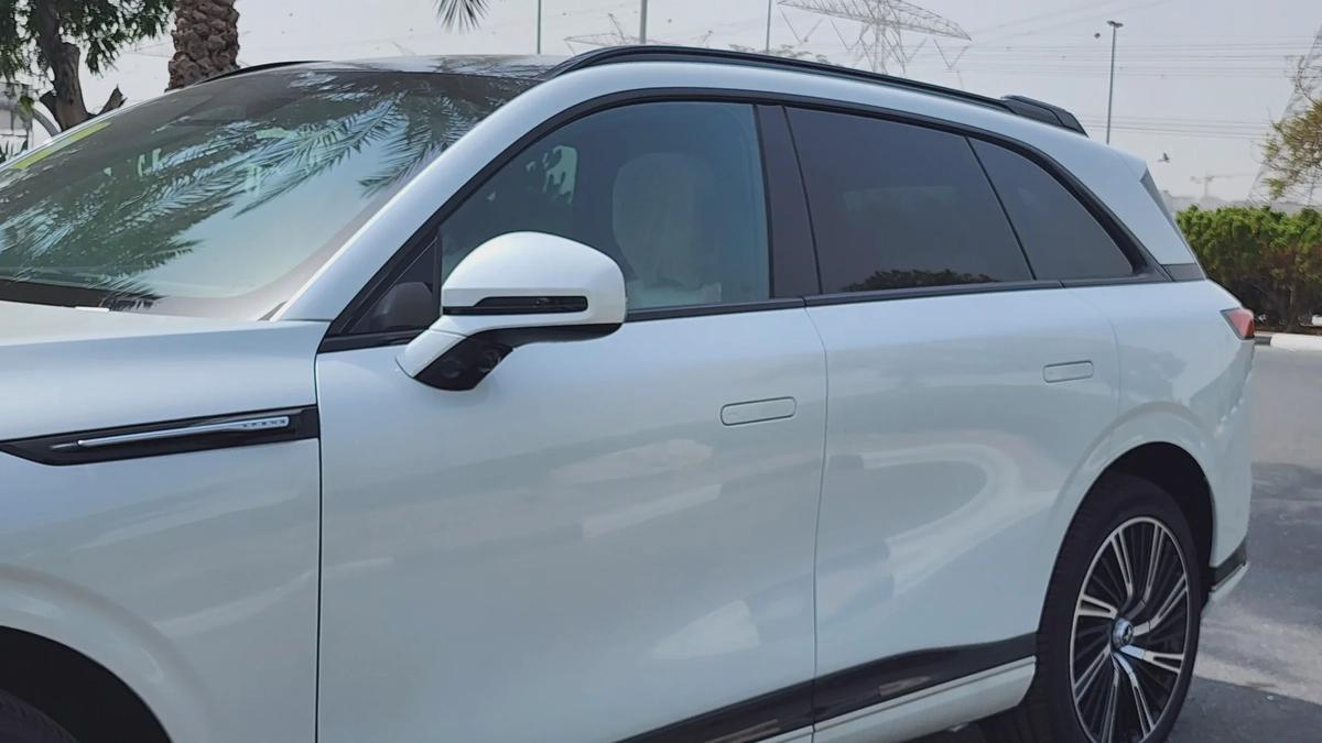 XPENG G9 (White Orange)-4-4
