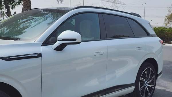 XPENG G9 (White Orange)