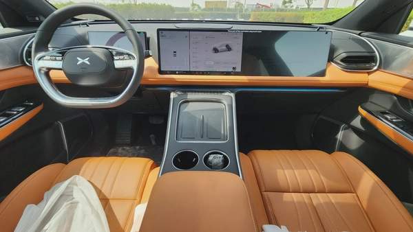 XPENG G9 (White Orange)
