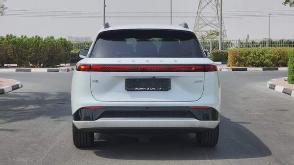 XPENG G9 (White Orange)