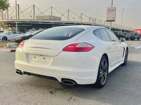 GCC Specs Porsche Panamera 4 - 2011