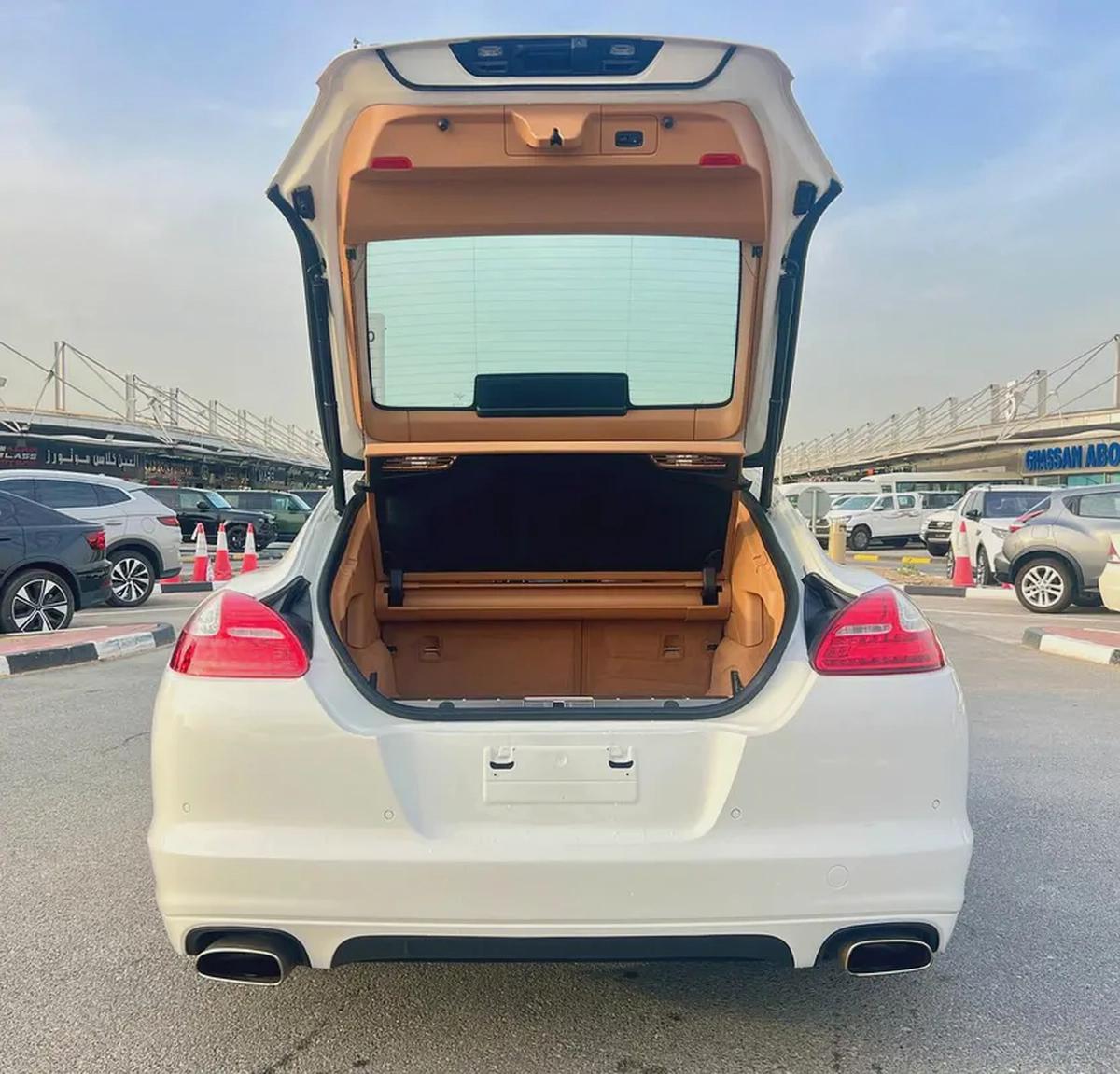 GCC Specs Porsche Panamera 4 - 2011-8-8