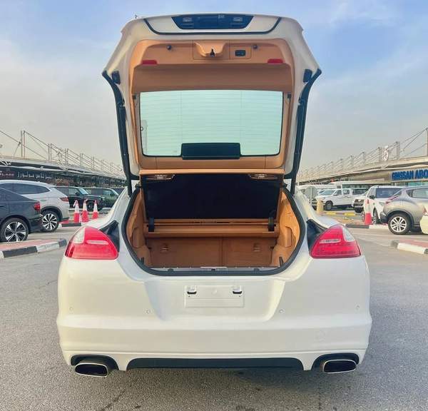GCC Specs Porsche Panamera 4 - 2011