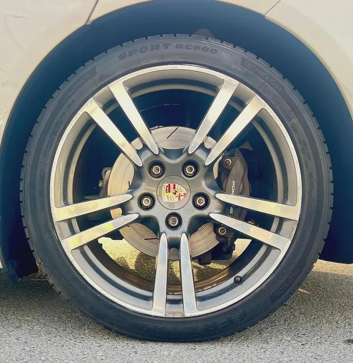 GCC Specs Porsche Panamera 4 - 2011-9-9