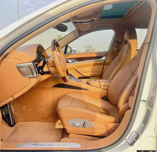 GCC Specs Porsche Panamera 4 - 2011