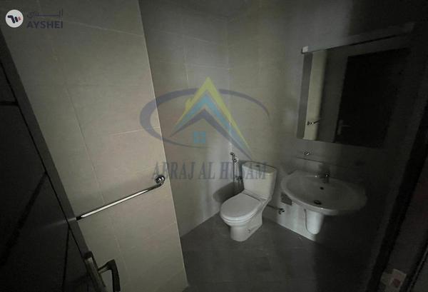 WHOLE BUILDING FOR SALE IN M-5, MUSSAFAH INDUSTRIAL AREA