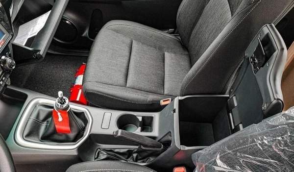 Toyota Hilux 2.4L SR5 MT DIESEL 2024