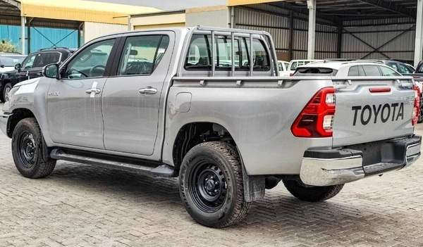 Toyota Hilux 2.4L SR5 MT DIESEL 2024