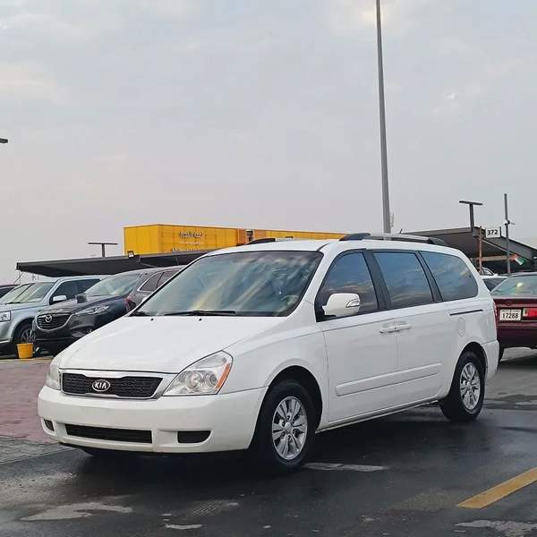 كيا سيدونا موديل 2012