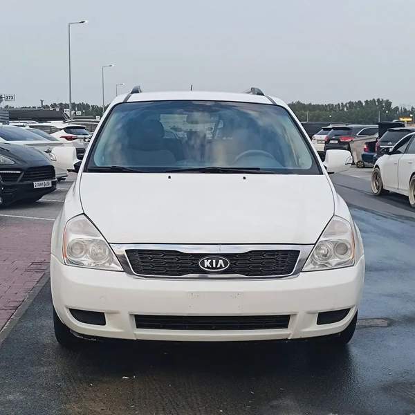 كيا سيدونا موديل 2012