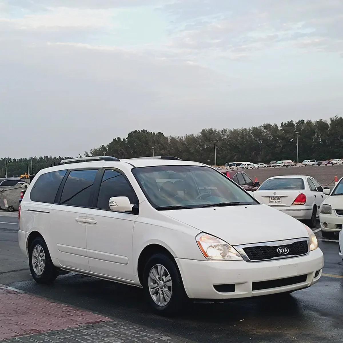 كيا سيدونا موديل 2012-2-2