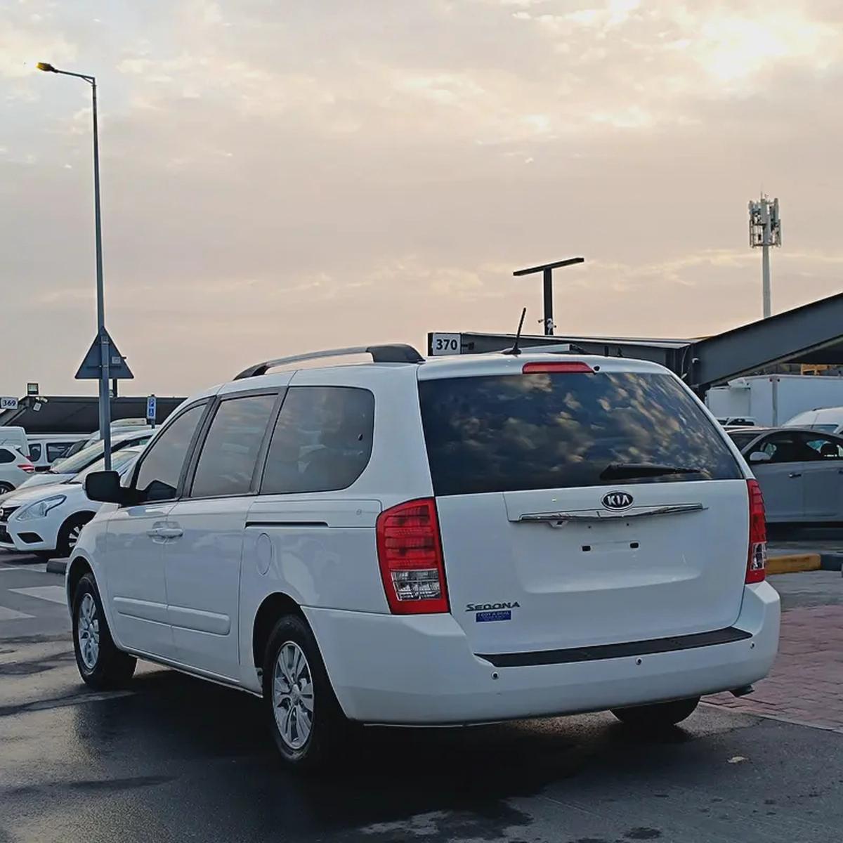 كيا سيدونا موديل 2012-4-4