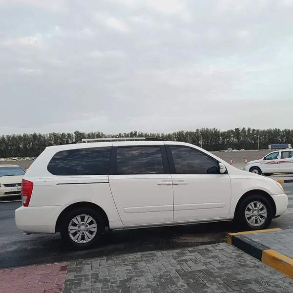 كيا سيدونا موديل 2012