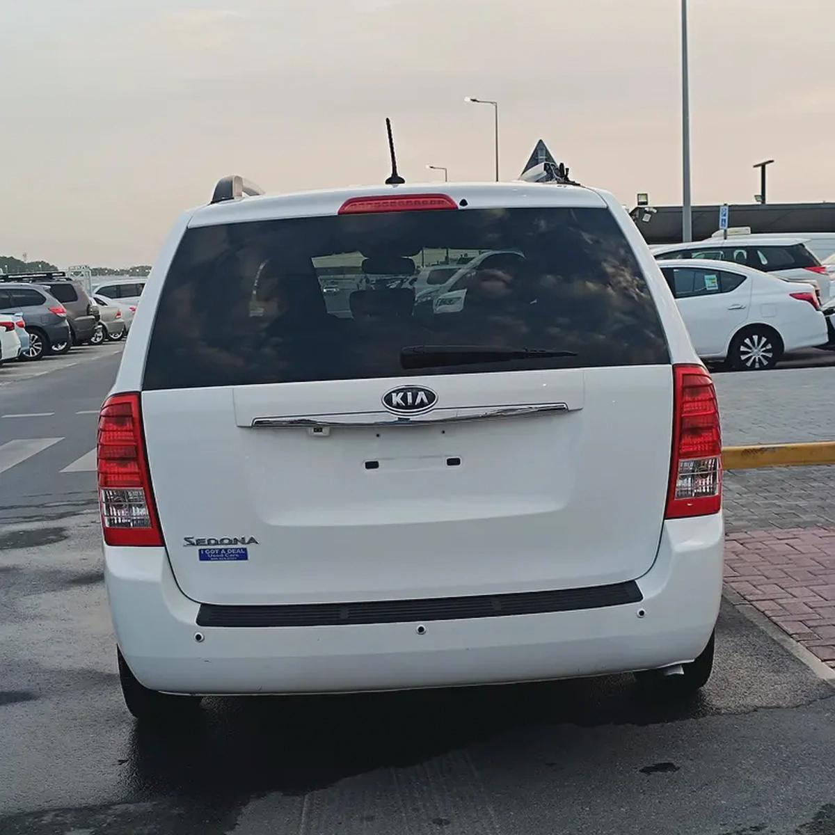 كيا سيدونا موديل 2012-6-6