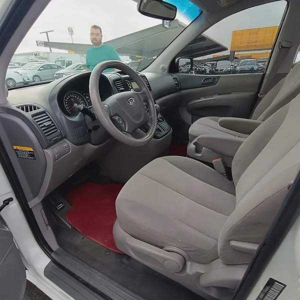 كيا سيدونا موديل 2012