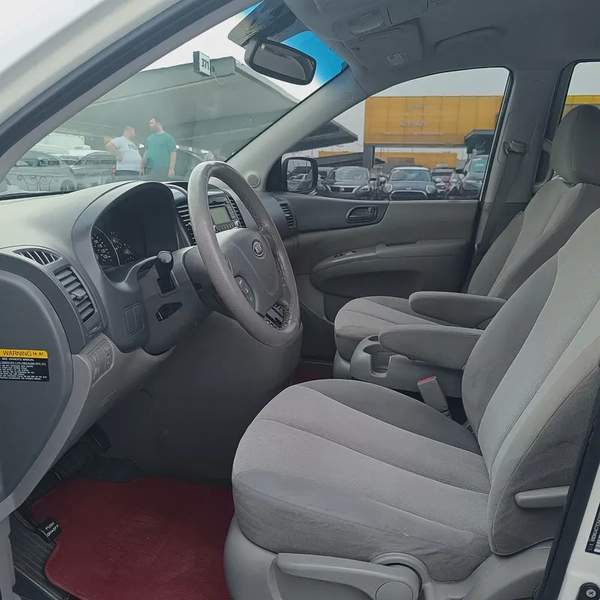 كيا سيدونا موديل 2012