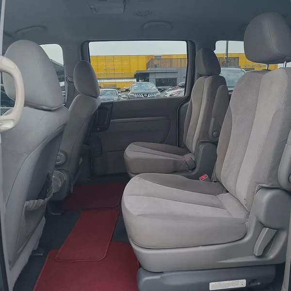 كيا سيدونا موديل 2012