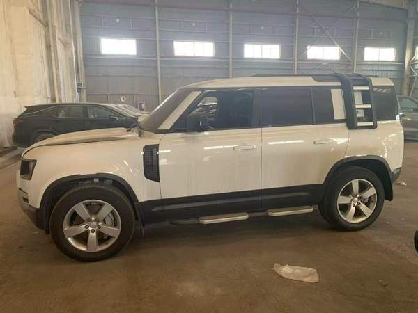 Land Rover Defender P110- D300 – Premium Diesel 4x4 / 3.0L Inline-6 Twin Turbo Diesel / MY2024