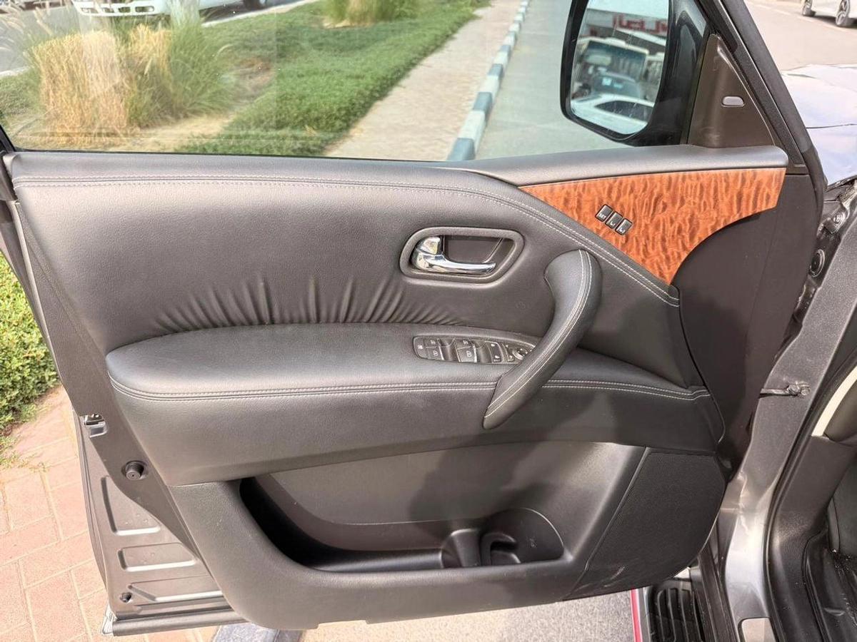 Nissan Armada Platinum edition with sunroof, 360 cameras-19-19