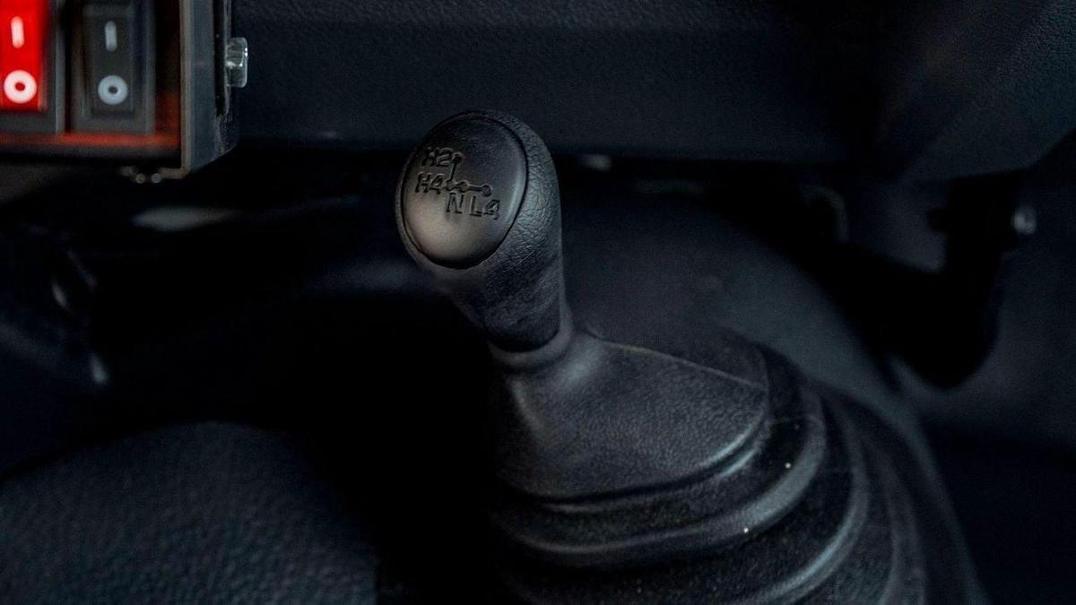 Toyota Land Cruiser 70 Toyota LC78 Hard Top Ambulance 4.2L V6 Diesel MT MY2025 for export only-18-18