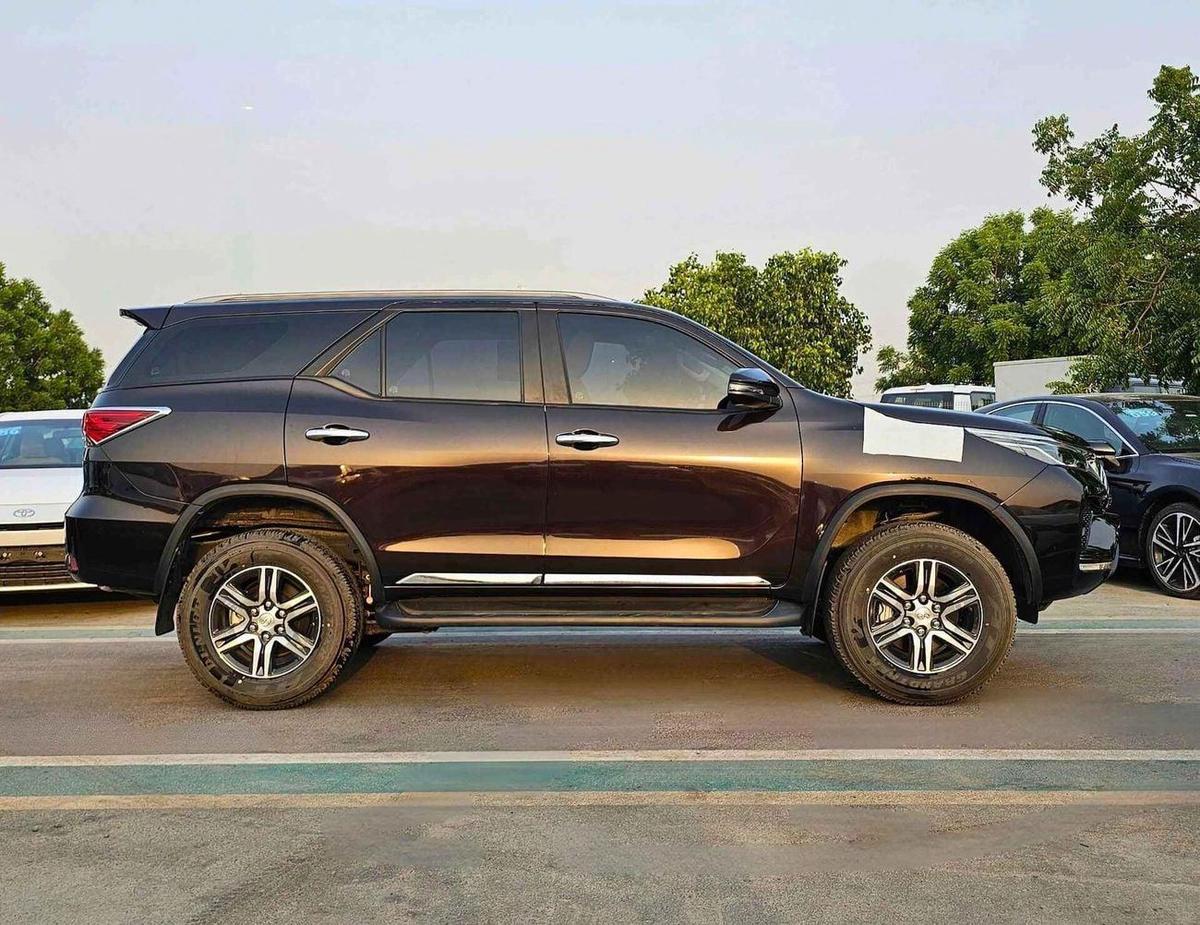 Toyota Fortuner FULL OPTION | 2.7L V4 PETROL | PUSH START | DVD CAMERA | AUTO A/C (CODE # FPF2)-3-3