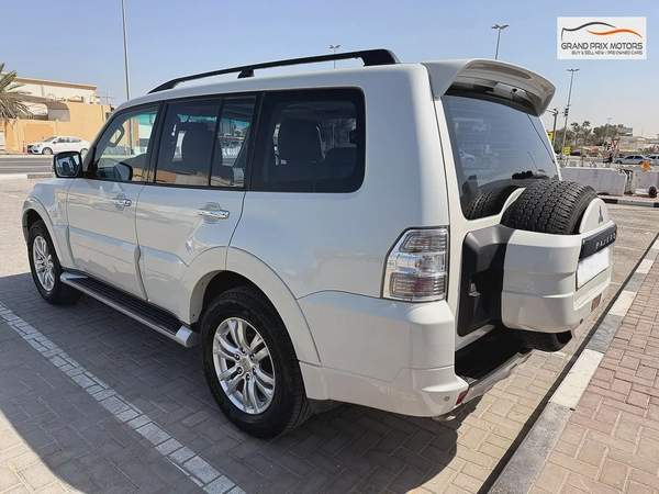 Mitsubishi Pajero GLS V6 3.8 Full Options 7 Seater 2014 Model GCC Specs With Partial Service History