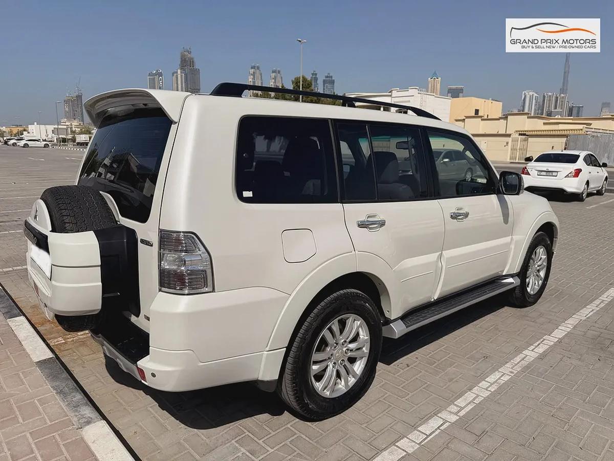 Mitsubishi Pajero GLS V6 3.8 Full Options 7 Seater 2014 Model GCC Specs With Partial Service History-6-6