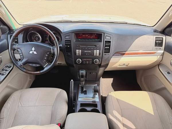 Mitsubishi Pajero GLS V6 3.8 Full Options 7 Seater 2014 Model GCC Specs With Partial Service History