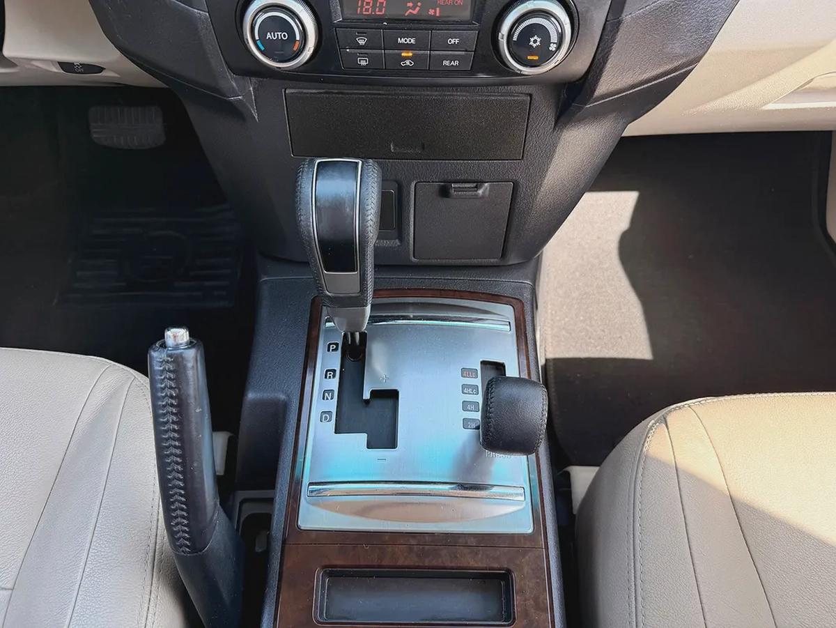 Mitsubishi Pajero GLS V6 3.8 Full Options 7 Seater 2014 Model GCC Specs With Partial Service History-16-16