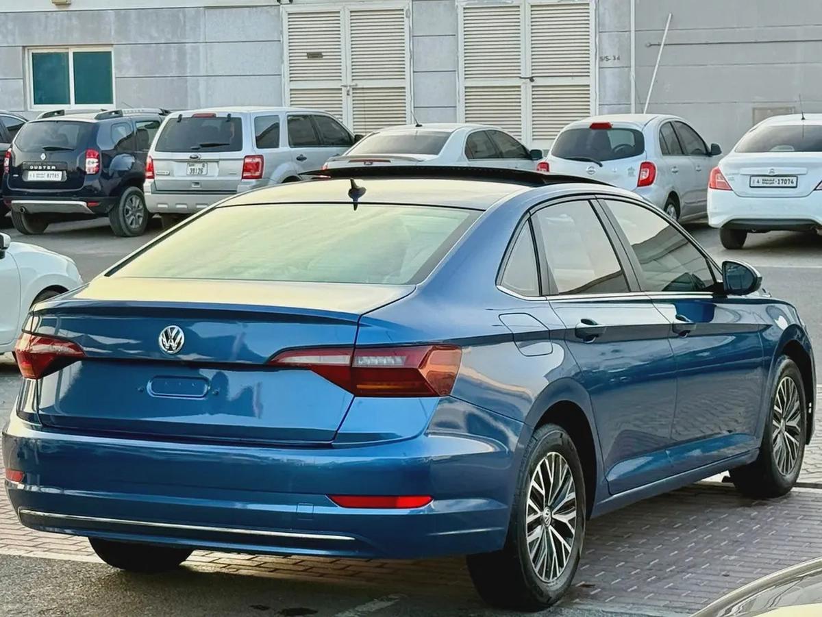 Volkswagen Jetta, 2019 American specs, fully loaded, in excellent condition.-3-3