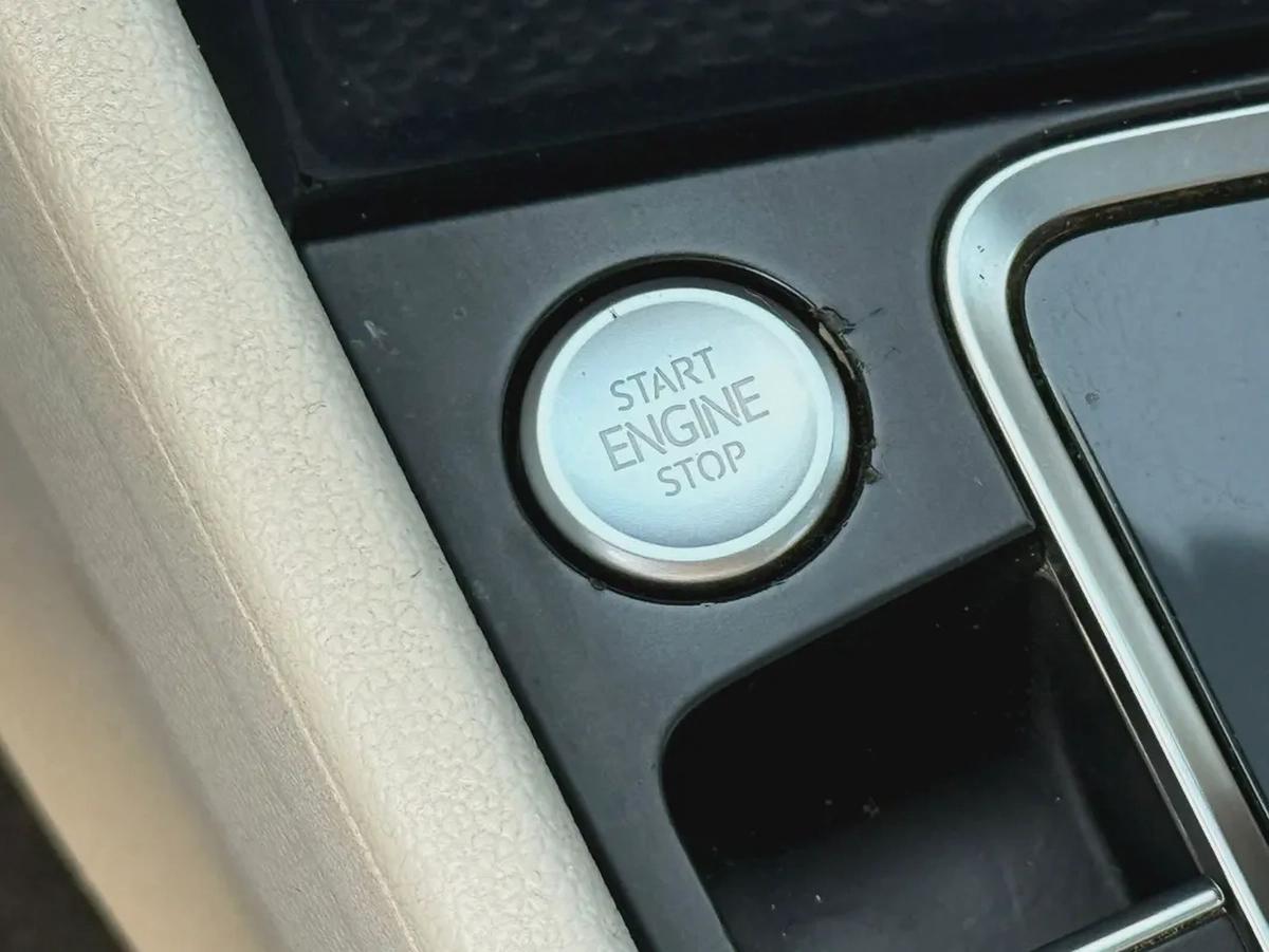 Volkswagen Jetta, 2019 American specs, fully loaded, in excellent condition.-13-13