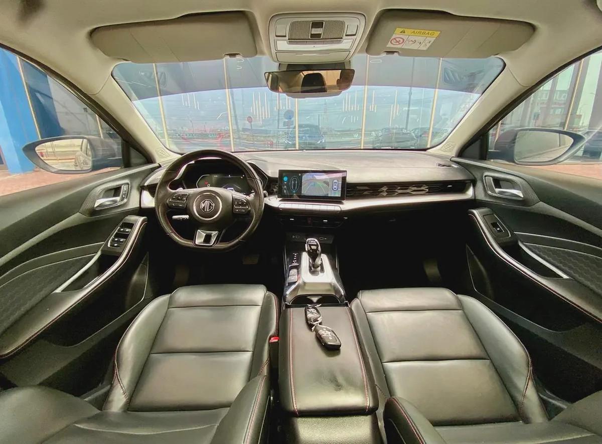780-Monthly l GCC l Cruise, Sunroof, Leather Seats l Accident Free-7-7