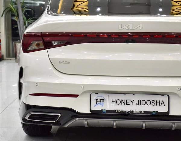 KIA K5 ( 2023 Model ) in White Color GCC Specs