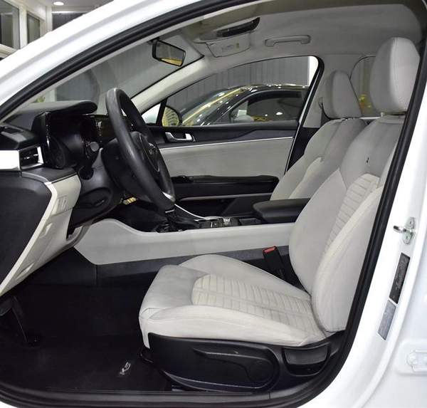KIA K5 ( 2023 Model ) in White Color GCC Specs