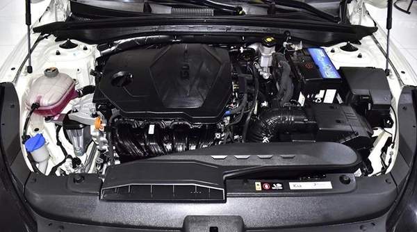 KIA K5 ( 2023 Model ) in White Color GCC Specs