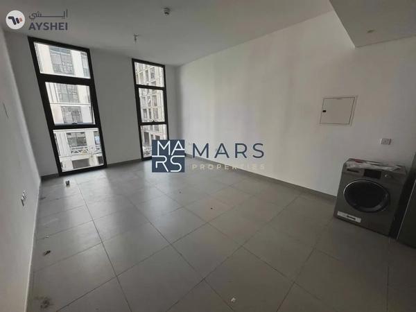 | Spacious Studio | Kitchen Appliances | Prime Location |