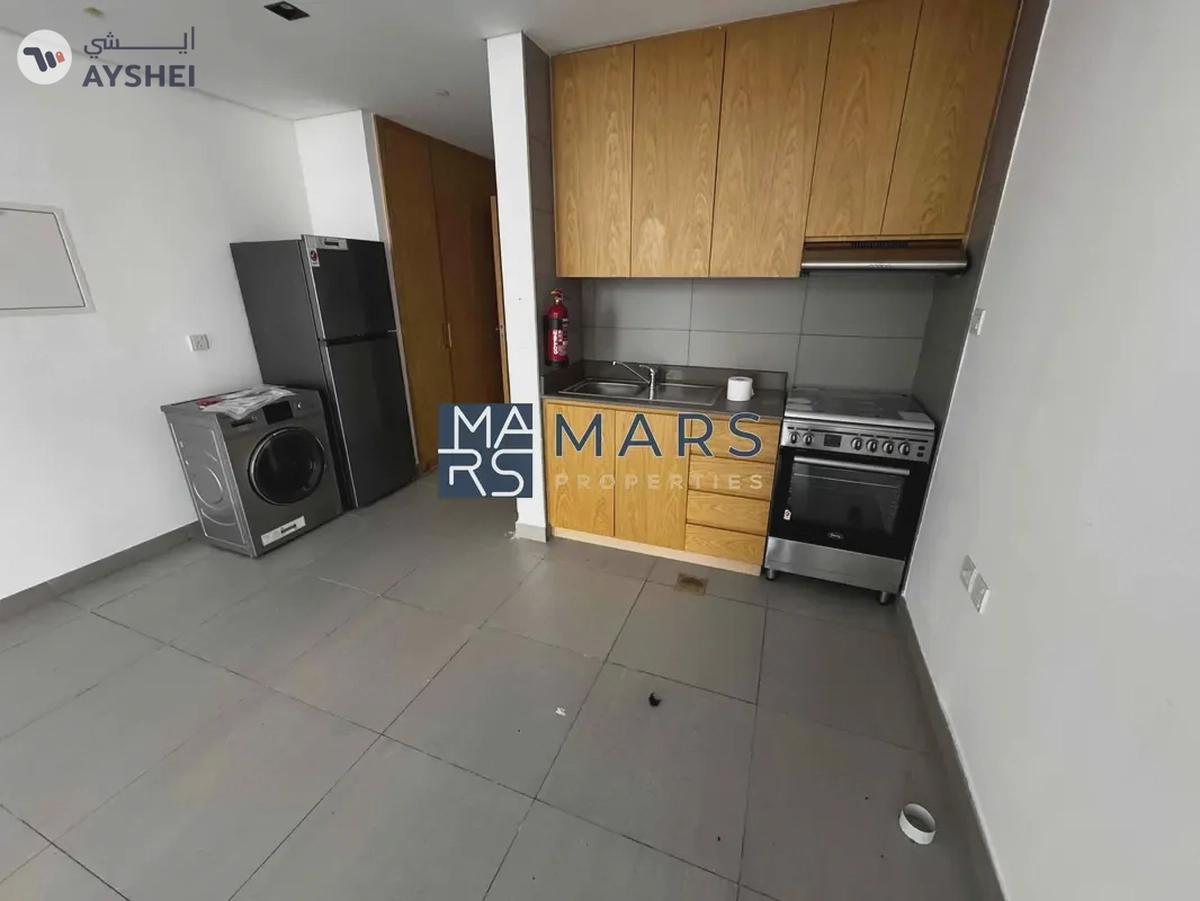 | Spacious Studio | Kitchen Appliances | Prime Location |-2-2