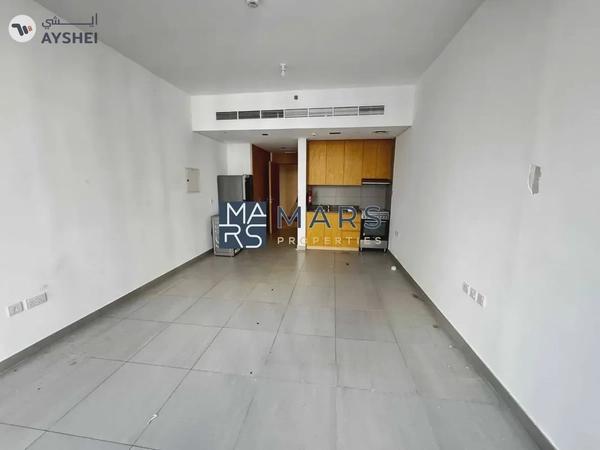 | Spacious Studio | Kitchen Appliances | Prime Location |