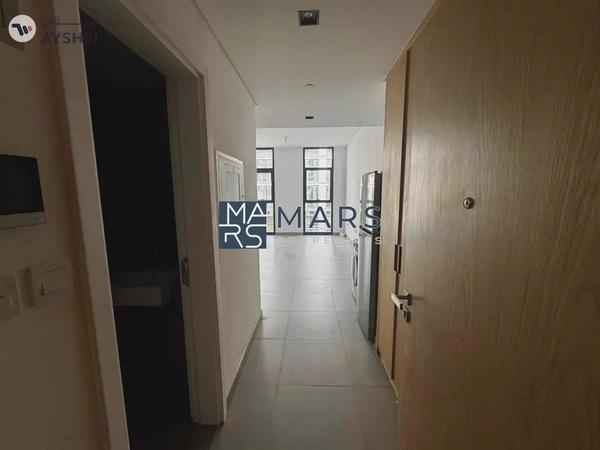 | Spacious Studio | Kitchen Appliances | Prime Location |