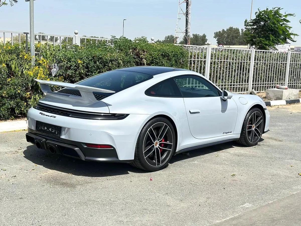 2026 Porsche 911 Carrera GTS - GCC Specs --8-8