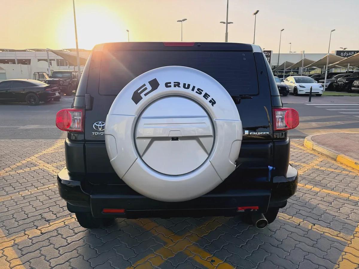 Toyota FJ Cruiser 2013 GCC Specs - Reliable and Ready for Adventure-3-3