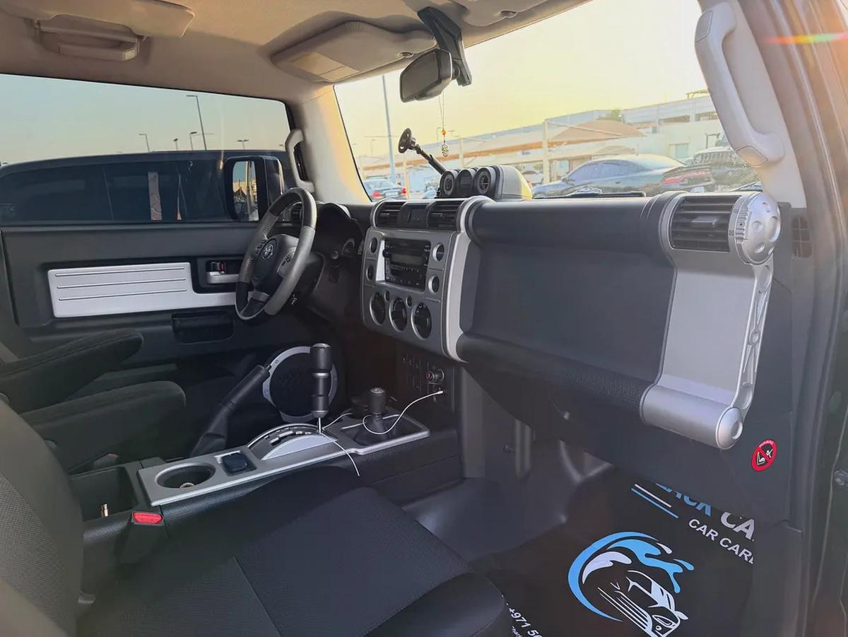 Toyota FJ Cruiser 2013 GCC Specs - Reliable and Ready for Adventure-8-8