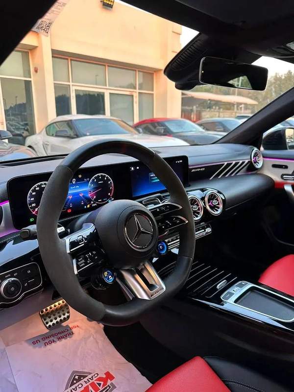 MERCEDES BENZ AMG CLA35 GCC FULL OPTION ORIGINAL PAINT UNDER WARRANTY