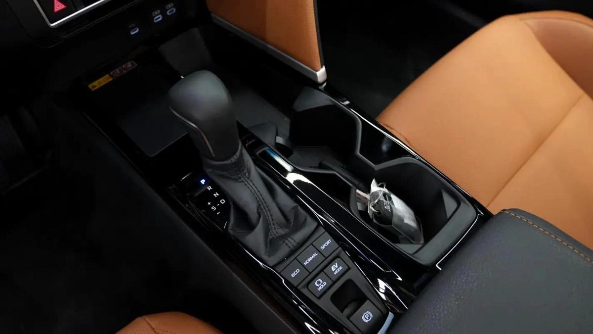 2025 TOYOTA CAMRY LUMIER 2.5L HYBRID FULL OPTION-7-7